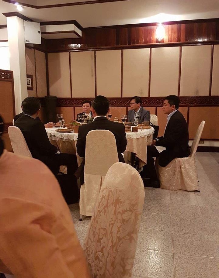 H.E Ambassador Cheng Manith hosted the dinner in honour of H.E Senior Minister PRAK Sokhonn and delegates at the Kualao Restaurant. In the evening of15 May 2018, H.E Mr.