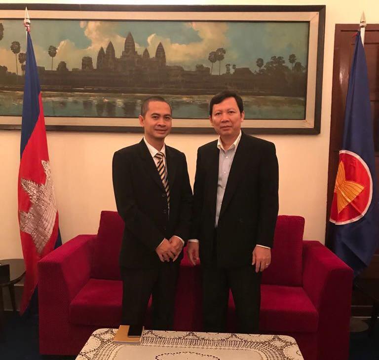 H.E Mr. CHENG Manith, Ambassador of the Kingdom of Cambodia met with Dr. Svay Hay, Managing Director of ACLEDA Bank Lao,.Ltd. H.E Mr. CHENG Manith, Ambassador of the Kingdom of Cambodia met with Dr. Svay Hay, Managing Director of ACLEDA Bank Lao,.Ltd. on 12 July 2018 at the Royal Embassy of Cambodia.