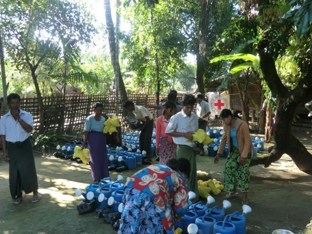 Myanmar Humanitarian Bulletin 4 ICRC provides livelihood support to vulnerable communities in Rakhine ICRC livelihood support programmes take into consideration the different needs of communities