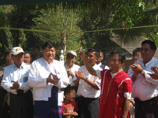 Papun district leader Saw Mya Htunt Way and the government officials from Papun when they