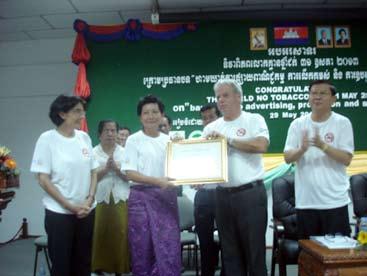 WHO Gives Special Award to Phnom Penh Capital City 29, 2013 The World Health Organization (WHO) today gives a special award to Phnom Penh Capital City for its outstanding contributions to tobacco