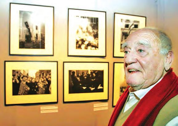 14 SOCIAL Renowned Austria photographer Erich Lessing dies at 95 VIENNA Renowned Austrian photographer Erich Lessing has died at the age of 95, Austria s Jewish community organisation, the IKG, said