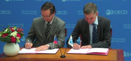 Multilateral development cooperation of the Czech Republic in 2012 57 Paris: the accession of the Czech Republic to the OECD/DAC Cooperation.
