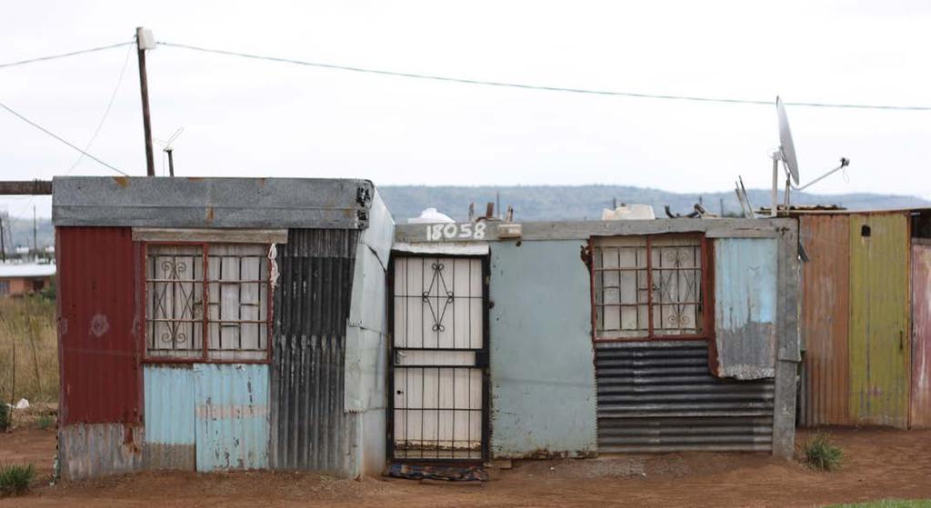 PART 1: POVERTY AND INEQUALITY IN THE GAUTENG CITY-REGION Photograph by Amanda van der Walt From this point onwards we use total per capita household income as the measurement for welfare first