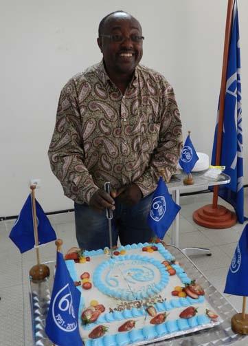 Acknowledging his long service in IOM Ethiopia, Mr Tafesse Ayalew, operation assistant, was given the honor to cut the 60th anniversary cake. Mr. Tafesse has been working in IOM for 11 years which makes him the longest serving staff in the mission.