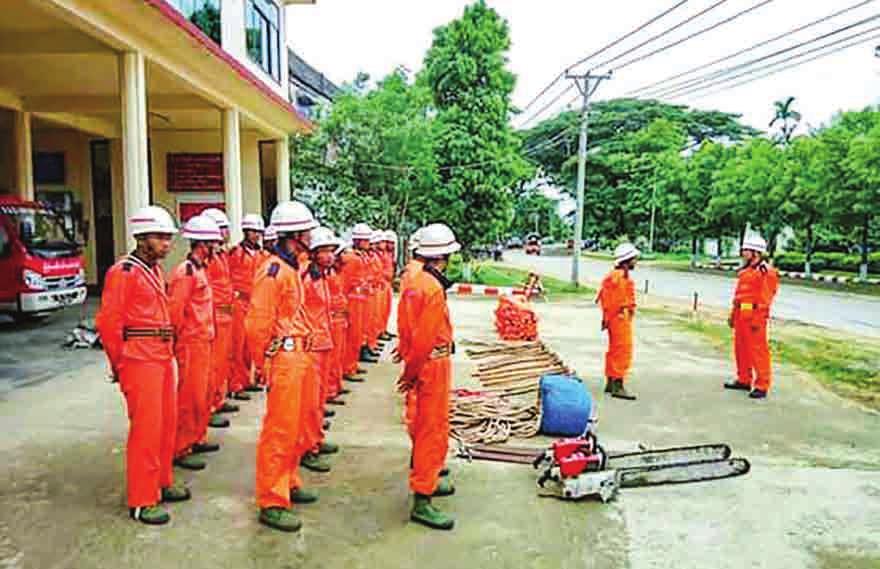 30 MAY 2018 NATIONAL Rescue teams ready as severe weather enters Rakhine State 11 RESCUE teams are on alert before and while the deep weather depression over the Bay of Bengal approaches landfall on