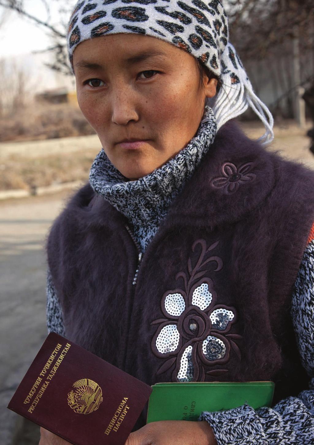42 UNHCR Global Report 2010 Sadakhan, a formerly stateless mother of 3 children, in