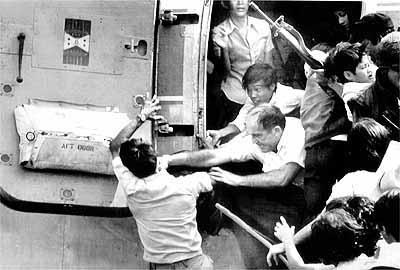 NATIONAL SENIOR CERTIFICATE: HISTORY: PAPER I Page 3 of 10 QUESTION 2 VISUAL SOURCE ANALYSIS This photograph, taken on 24 May 1975, shows an American diplomat punching a South Vietnamese man who is