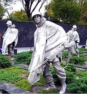 separate parts: the Three Soldiers Statue, the Vietnam Women s Memorial,