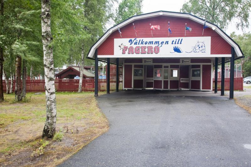 2.1 Fagerö Folkpark/Rangsby uf (Närpes, Ostrobothnia region in Western Finland) Interview with the associations chairman Christina Enholm 1 The gate to the associations area in Närpes Rangsby