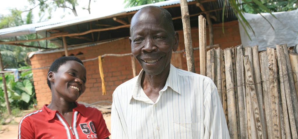 A returnee who was able to go home, after fleeing Burundi in 1972, and his 18-year old daughter. UNHCR/ A. KIRCHHOF II.