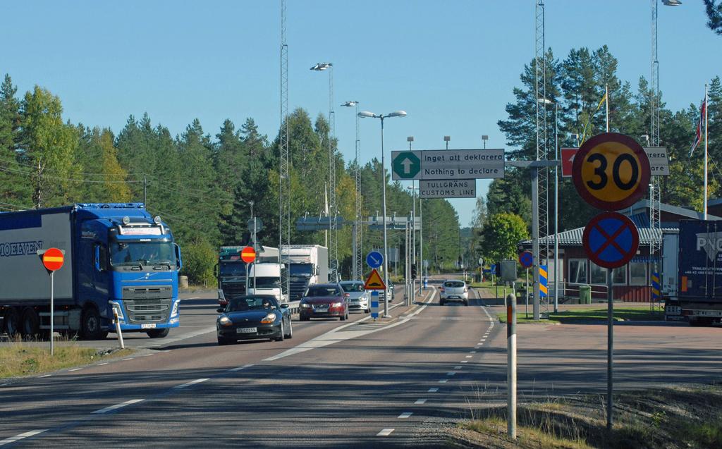 Crossing the Norwegian-Swedish border in Morokulien. Photo: Erik Johnsen WHAT IMPEDE BUSINESSES FROM GOING CROSS-BORDER? The Norwegian-Swedish border is unique in many ways.