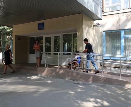 UNHCR renovated the main entrance, installed an access ramp for persons with disabilities, and provided furniture and equipment for the assembly hall.