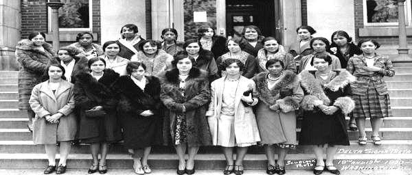 Our History: Early 1900s Our 22 founders (7 of them elected officers of AKA), desired reorganizing to address higher purposes like public service & women s advancement.