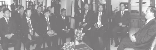 THE NEW LIGHT OF MYANMAR Thursday, 2 December, 2004 7 Prime Minister Lt-Gen Soe Win receives UMFCCI President and party at the hostel for Myanmar of Villa Dongpasak in Vientiane, LPDR, on 27 November.