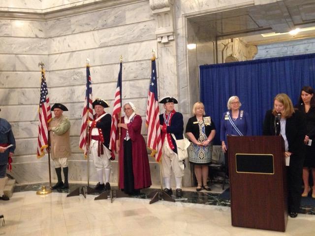 Lafayette Chapter News Page 7 of 11 Constitution Day at Frankfort and Crawford Middle School Colonial uniforms and dress were in vogue at the Constitution Day observances at the Capitol Rotunda in