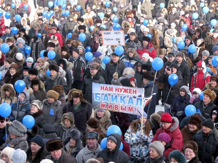 The first anti-mill and anti-putin s decree demonstration in Irkutsk, on February 13 this year, with more than 2,000 people in attendance. The signs say We need Baikal alive and Yes to tourism!