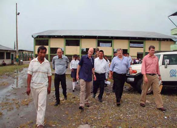He visited several refugee assistance projects in Sucumbíos Province, including three infrastructure projects implemented by IM Ecuador at the riente Ecuatoriano school.