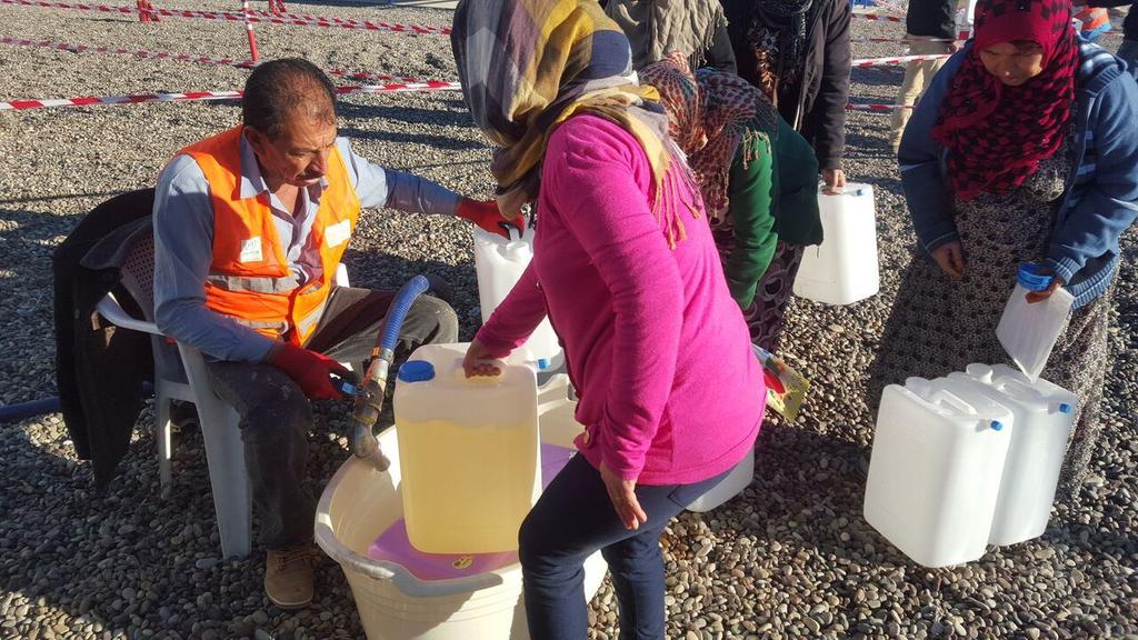 kerosene jerry cans to nearly 13,000 refugee families in Dahuk, Erbil and Sulaymaniyah governorates.
