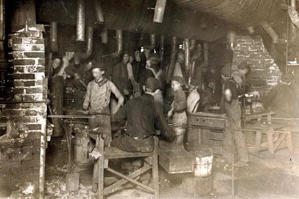 Poor Working Conditions in the late 1800 s Most factory workers worked 12 hour days, 6 days a week. Steel mills often demanded 7 days a week.