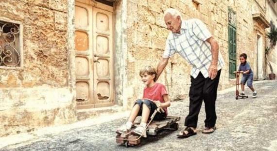 Traditional Maltese Street Games of Old How did Maltese children play before the era of technology? Discover the traditional Maltese street games of bygone times.