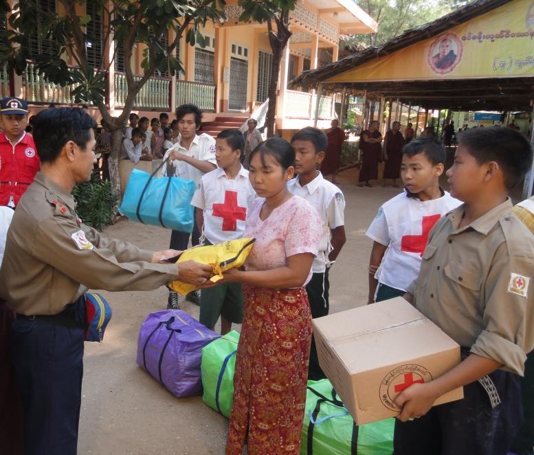 emergency shelter kits have been sent from the national society s brand new warehouse in Yangon to the three other affected townships - 600 kits to Seikphyu, 200 to Pauk and 50 to Myaing.
