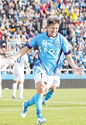 The record for the oldest goal scorer in the J-League s top division belongs to Brazilian Zico who scored at the age of 41 years, 3 months, 12 days for Kashima Antlers.