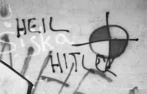 Mitja Velikonja Nadaljevanje politike z drugimi sredstvi Neofašistični grafiti in street art na Slovenskem Skine vidim na daleč, ne rabm se jim posvečat, bolj se bojim nacistov, ki jih na cesti nikol