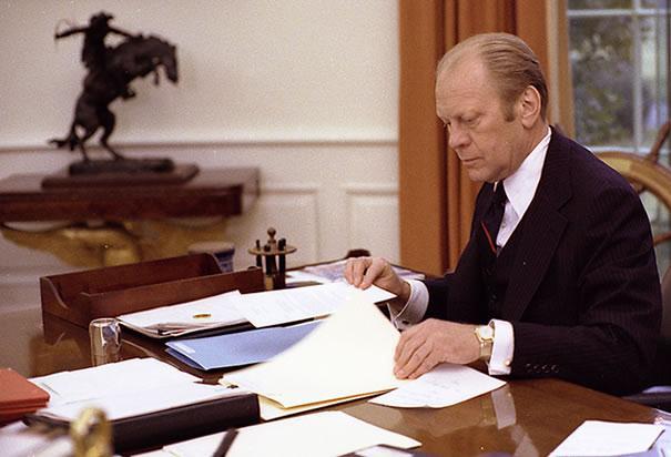 Ford in Office Someone must write The End. I have concluded that only I can do that. September 8, 1974 President Ford grants a full pardon to Richard Nixon- America disagrees!