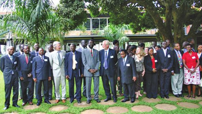 I. INTRODUCTION 1. At the invitation of the Government of Uganda, the Special Rapporteur carried out a mission to Uganda from 17 to 25 March 2005 in order to address the issue of neglected diseases.