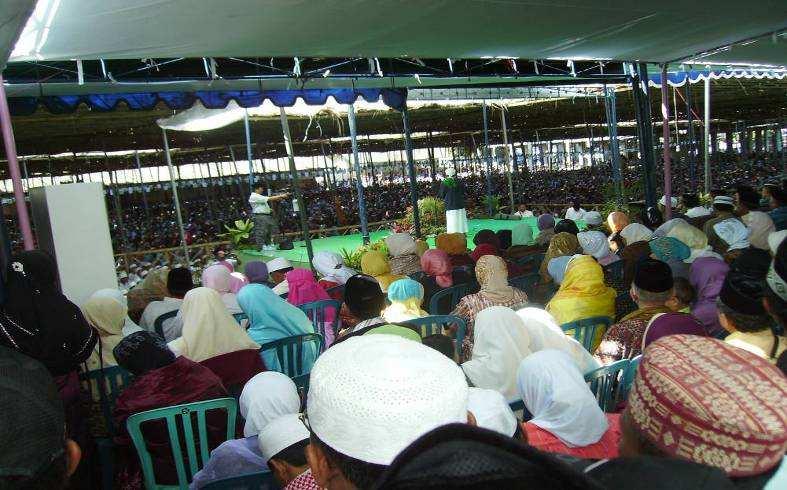 religious affiliation in Lombok, it is useful to look to public activities, events and ceremonies as indicators of Tuan Guru s ability to rally support.
