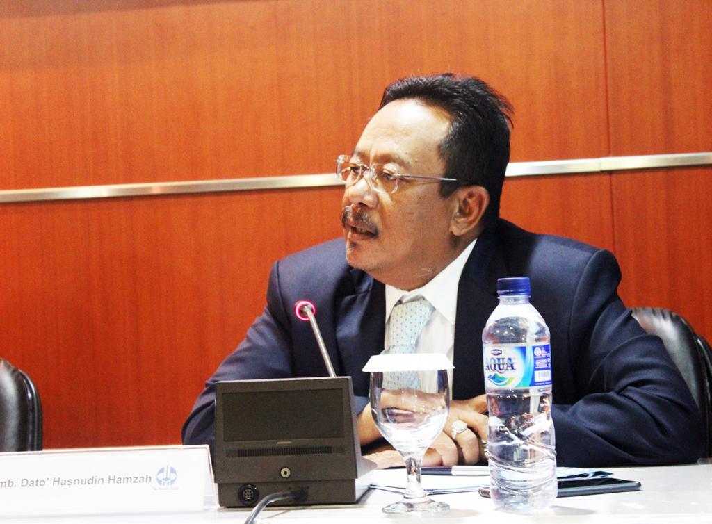 H.E. Amb. Dato Hasnudin Hamzah - Permanent Representative of Malaysia to ASEAN The last discussant was H.E. Amb. Dato Hasnudin Hamzah. Amb. Hamzah explained that there were a lot of similarities between ASEAN and the U.
