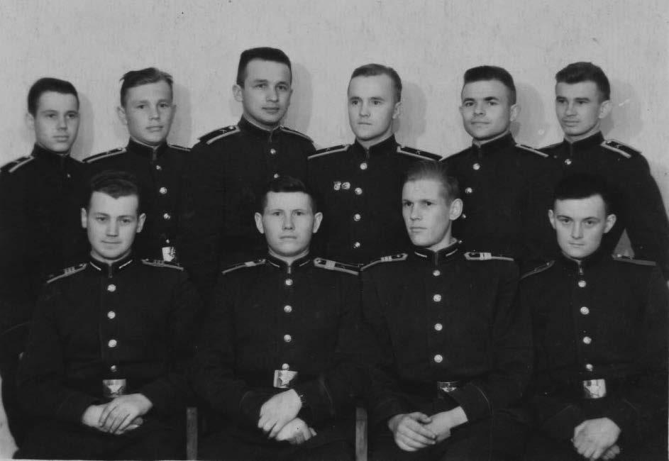 eestlastest noormehi, 560 sest vana kaader, kes oli teeninud Teise maailmasõja ajal rahvusväeosades, oli kas juba reservis või reservi arvamisel.