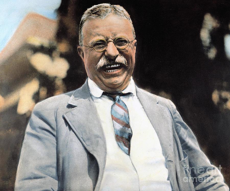 THEODORE ROOSEVELT Roosevelt believed in an enlarged role for the President Example in change of labor relations: McKinley: Great Railroad