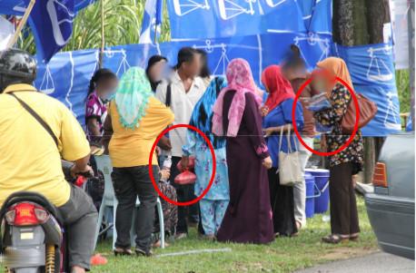 Treating P107 Subang: food and freebies given out at Anjung