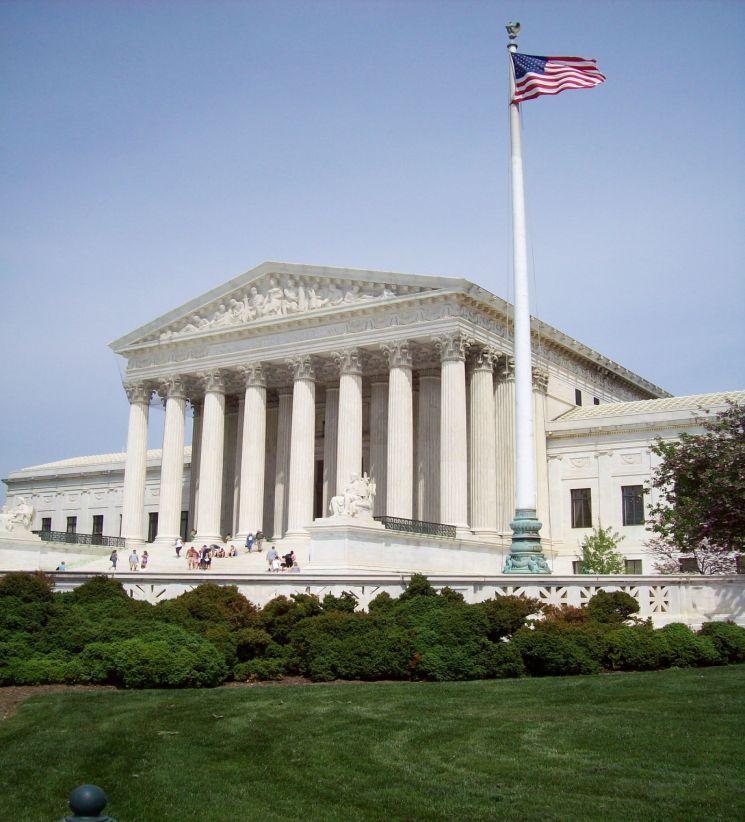 THE CONSTITUTION IN THE CLASSROOM TEACHING MODULE: Tinker and the First Amendment Description: Objectives: This unit was created to recognize the 40 th anniversary of the Supreme Court s decision in