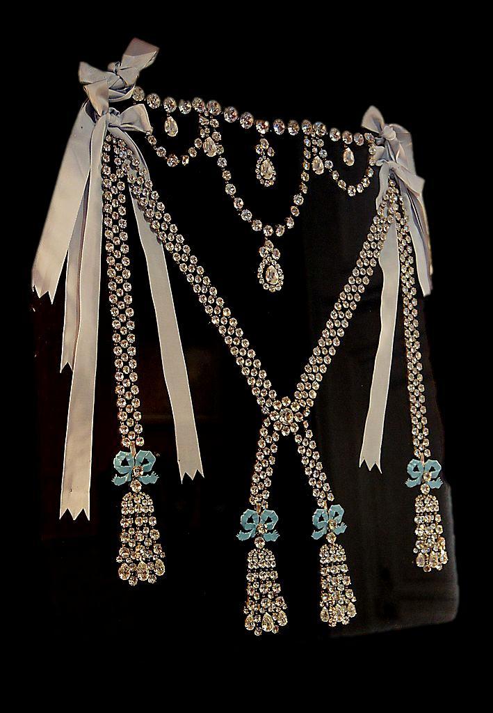 Diamond Necklace Affair The queen s