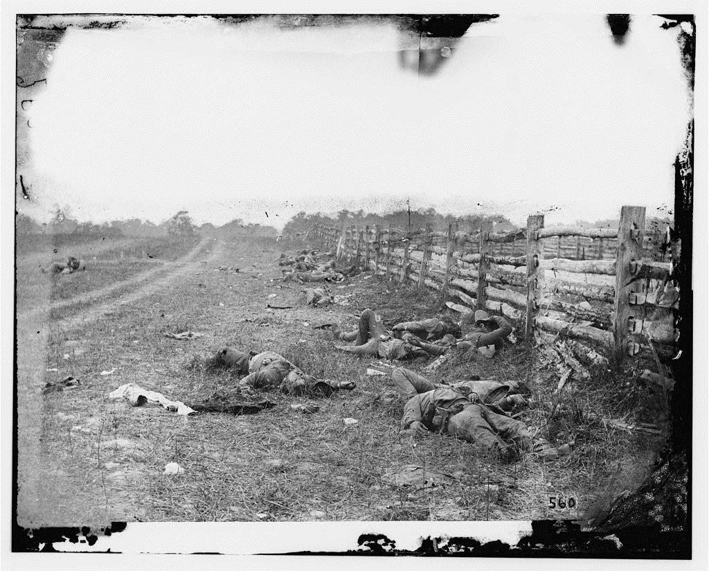 THE CLASH AT ANTIETAM BLOODIEST DAY IN AMERICAN HISTORY 9/17/1862 Union General George McClellan confronted Confederate General Robert E.