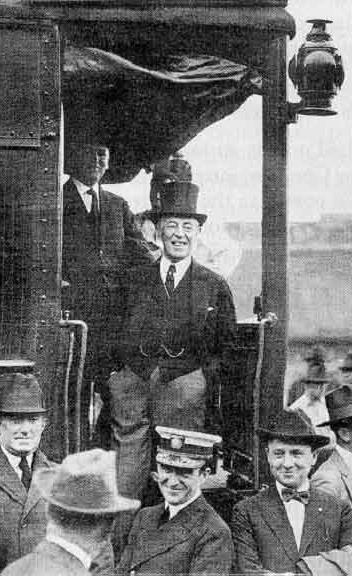 Wilson Woodrow Wilson New Freedom Underwood Simmons Tariff (1913) Sixteenth Amendment (1913) Federal Reserve Act (1913)