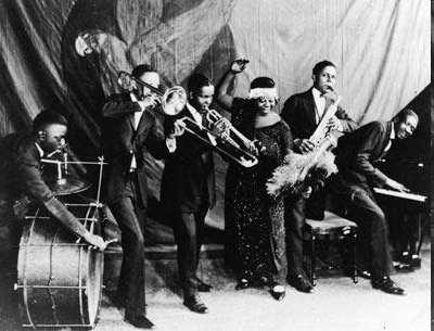 Radio spreads the Harlem Renaissance out of Harlem: The Jazz Era Musicians of Louisiana and Mississippi brought