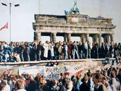 FALL OF THE BERLIN WALL Reagan famously encouraged Soviet leader Gorbachev to end Soviet control of its satellite nations. Mr.