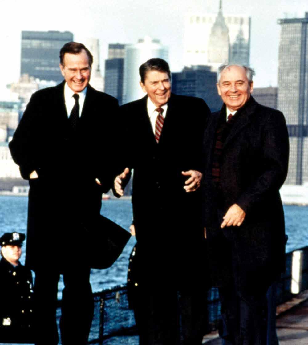P L A C A R D O The End of the Cold War The Soviet leader Mikhail Gorbachev (right) poses with Vice President George H.W. Bush and President Ronald Reagan in New York during his 1988 visit to the United States.