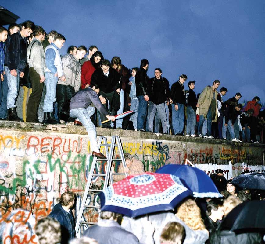 P L A C A R D P The End of the Cold War On November 9, 1989, the government of East Germany opened the Berlin Wall so people could travel freely to the West.