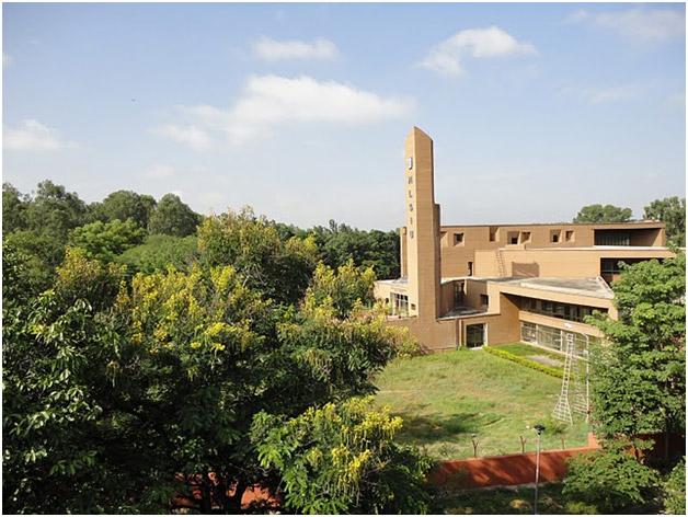 ABOUT NATIONAL LAW SCHOOL OF INDIA UNIVERSITY, BENGALURU The National Law School of India University came into existence through a Notiﬁcation under the National Law School of India University Act