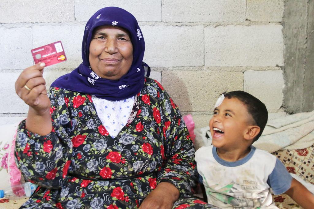 Fighting Hunger Worldwide SITUATION UPDATE AUGUST 2015 SYRIA CRISIS REGIONAL RESPONSE "It s been 5 weeks since we received the card and it has helped us so much says Emil, father of four, living in a