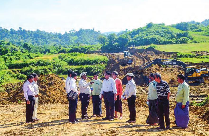 Pe Myint, accompanied by Chief Minister U Nyi Pu, yesterday inspected the paddy being reaped with the use of machine harvesters from the Mechanized Agriculture Department along Maungtaw-Angumaw Road