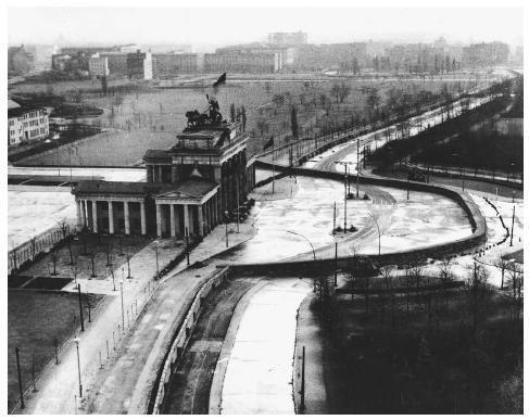 The Cold War Trouble in Berlin June 24, 1948: Soviet leaders fear an independent Germany Establishment of deutschemark -- new nation to follow?