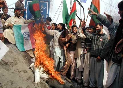 AP/Wide World Kashmiri demonstrators burn the Indian flag and an effigy of Prime Minister Atal Bihari Vajpayee in Mazaffarabad, the capital of the Pakistani portion of Kashmir, during "Kashmir