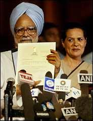 Manmohan Singh May 2004 he held up a letter from India's president authorizing him to form a new government as prime