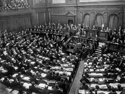 DEMOCRACY IN GERMANY 1919 1933: THE WEIMAR REPUBLIC & THE NAZI PARTY 1918 - Fighting of World War I ends JANUARY 1919 Germany holds democratic election and creates the democratic government known as